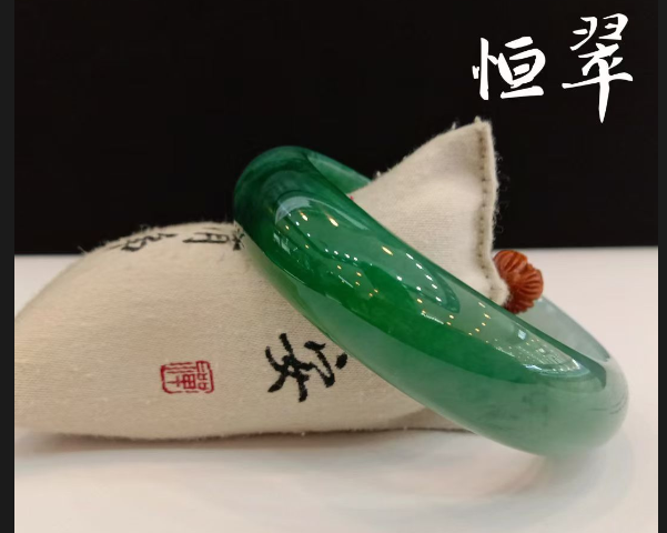 东方美人，翡翠手镯的点缀 让你即刻焕发耀眼的光彩 展现恒久魅力-恒翠珠宝有限公司