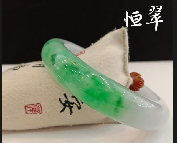 东方美人，翡翠手镯的点缀 让你即刻焕发耀眼的光彩 展现恒久魅力-恒翠珠宝有限公司